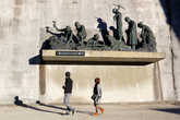 Памятник строителям ГЭС Куробе