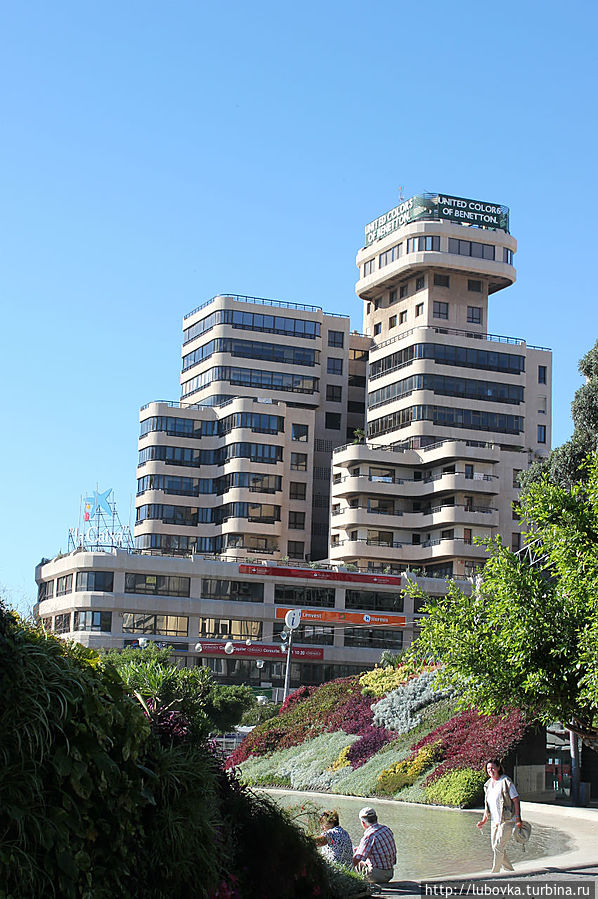 Площадь Испании — одно из любимых мест горожан. Площадь Испании — одно из любимых мест горожан.