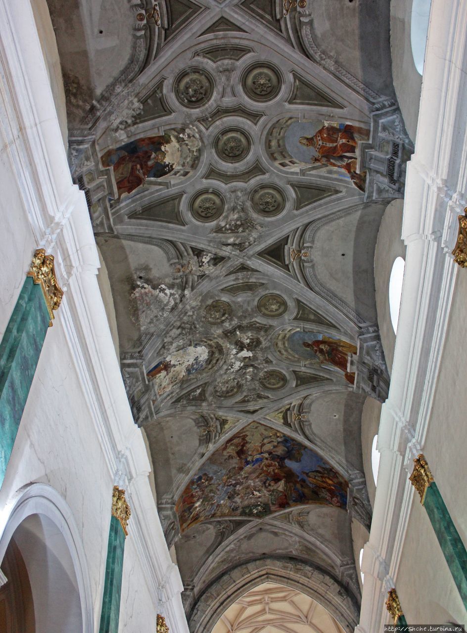 Изящный барочный костел в Кошице - самый длинный в Словакии