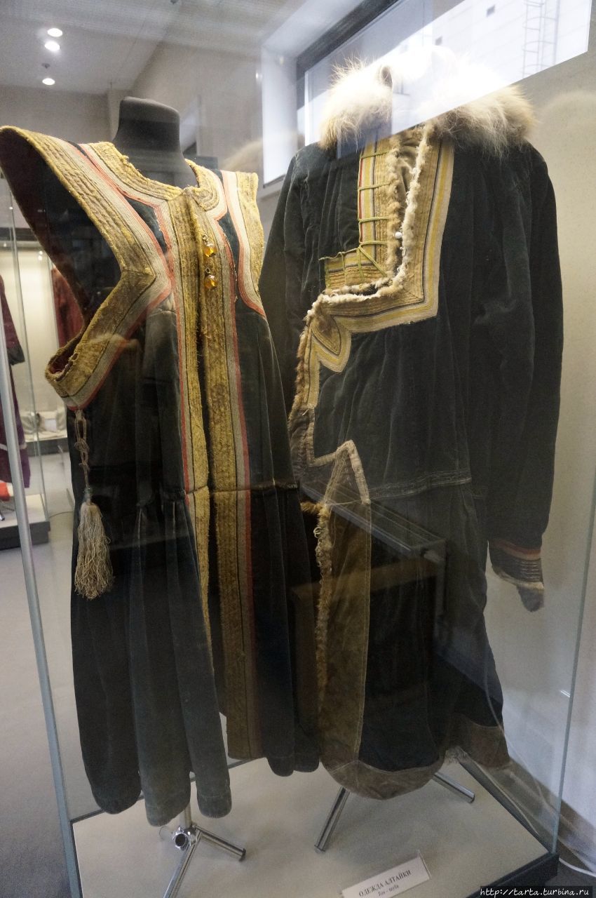 Распашная безрукавка – одежда замужней женщины. Горно-Алтайск, Россия