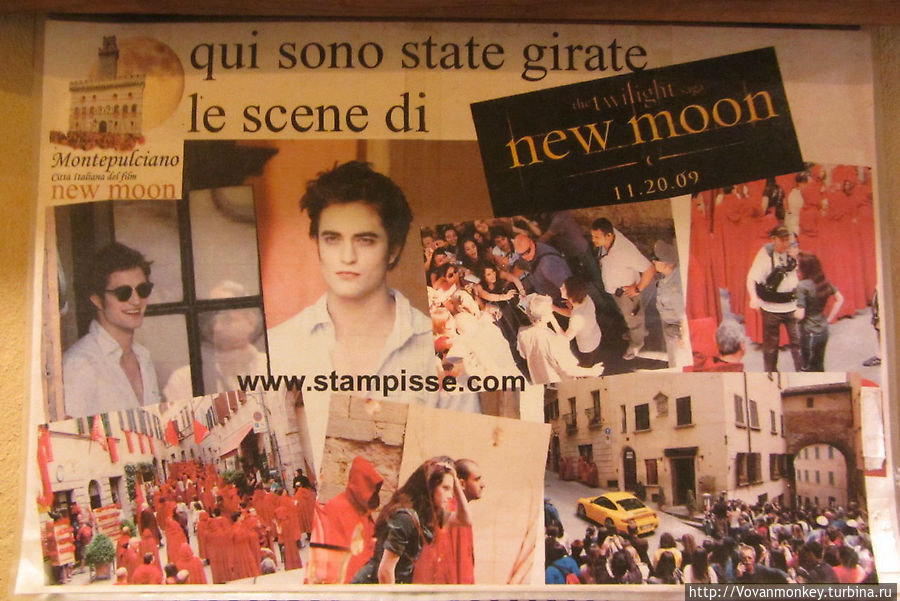 Такими плакатами местами украшен город. Такими плакатами местами украшен город.