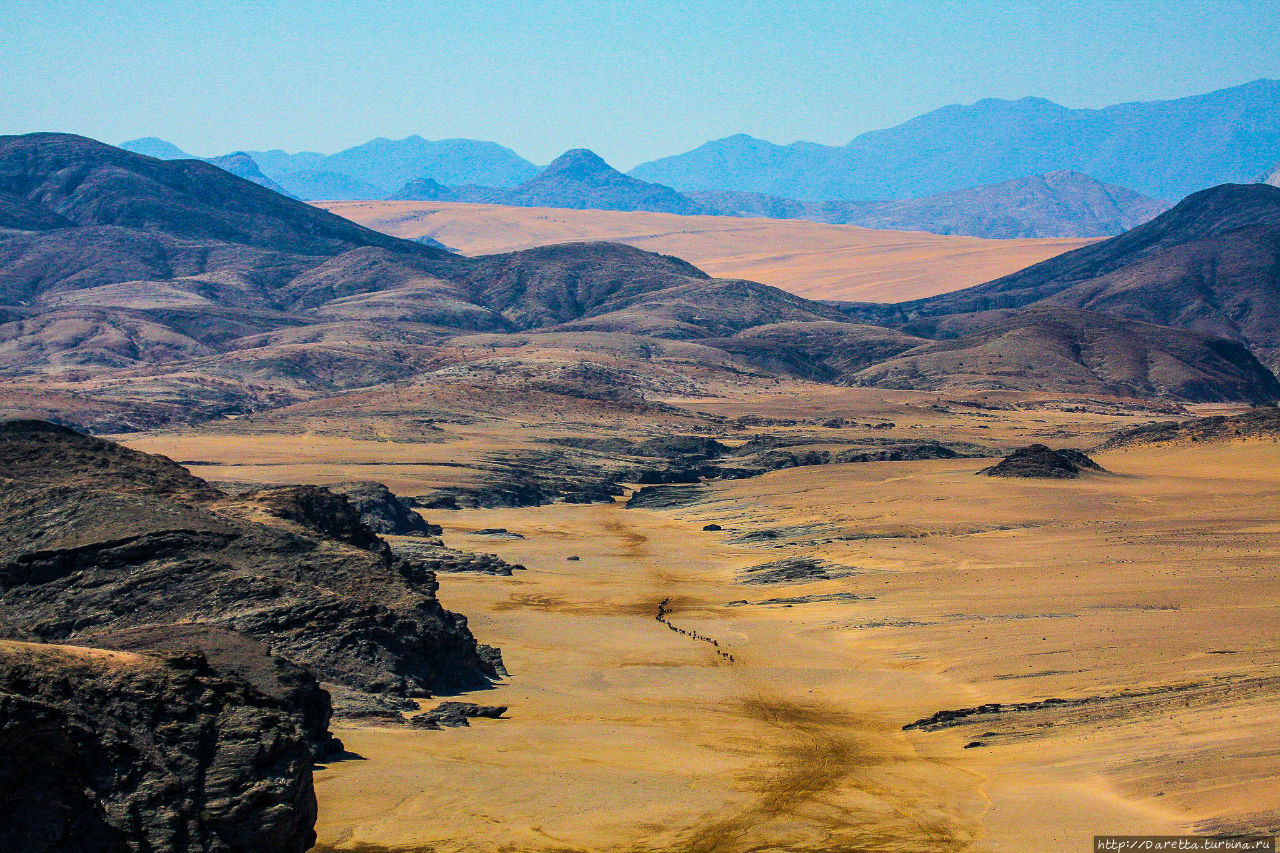 Каоколенд: мертвая тишина и зов племени Каоколенд (пустынная область), Намибия Каоколенд: мертвая тишина и зов племени Каоколенд (пустынная область), Намибия