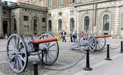 Старинные пушки на Королевской площади