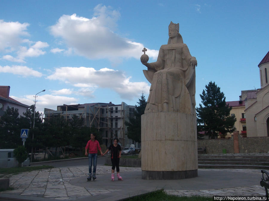 Памятник царице Тамаре / Monument of Tamara