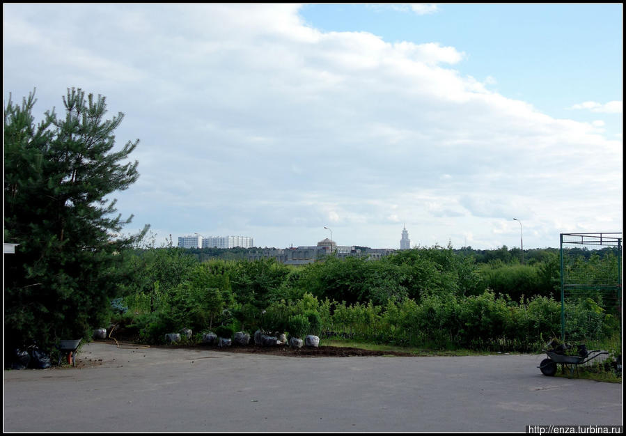 По Верхней аллее, направо и по Лиственничной Москва, Россия