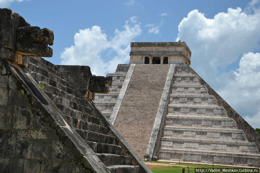 Пирамида Кукулкана Чичен-Ица город майя, Мексика