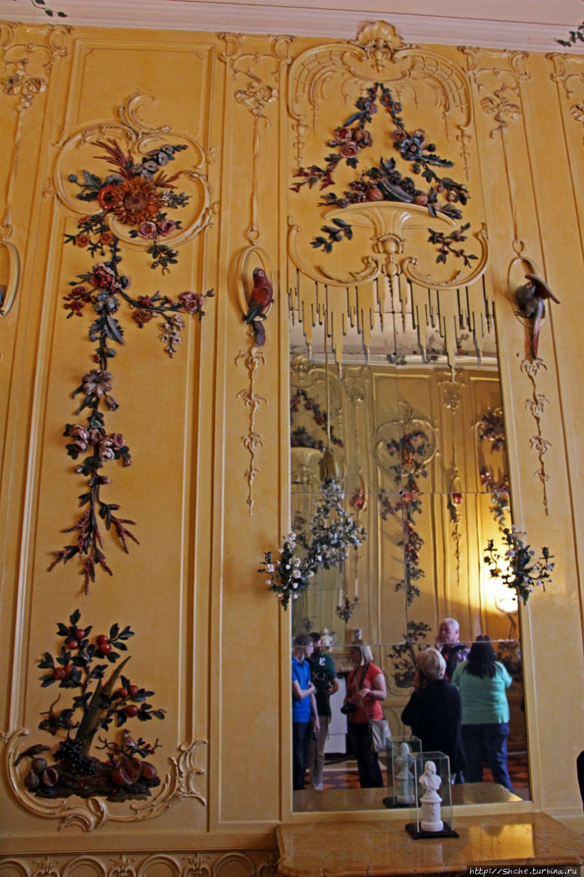 последний зал с цветочными лепнинами... Потсдам, Германия