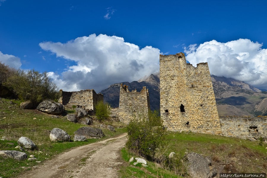 В краю башен Джейрах, Россия