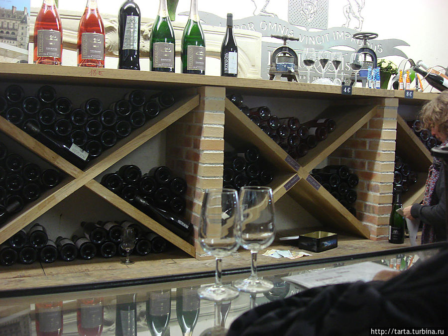 Долина Луары знаменита розовыми винами, есть и белые. Долина Луары знаменита розовыми винами, есть и белые.