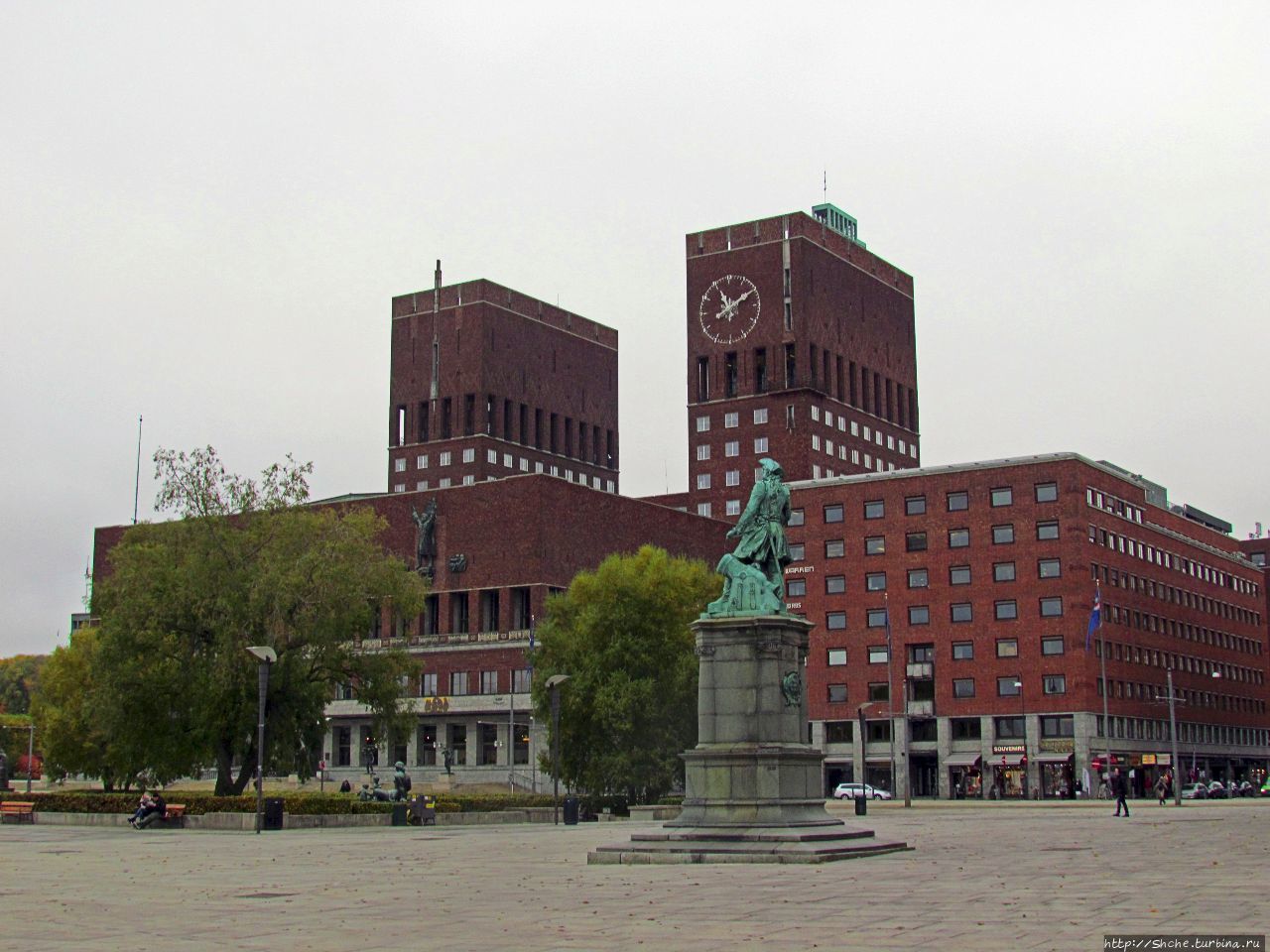 Ратушная площадь / Rådhusplassen