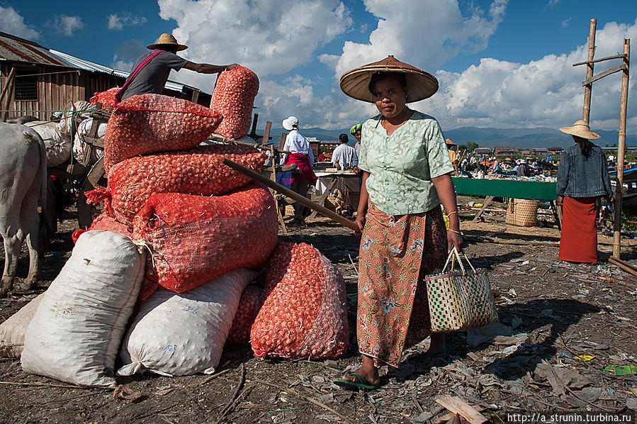 Рынок на воде Озеро Инле, Мьянма Рынок на воде Озеро Инле, Мьянма