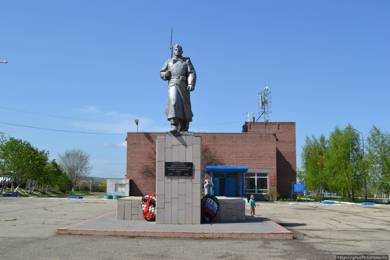 Памятник погибшим землякам Усть-Курдюм, Россия