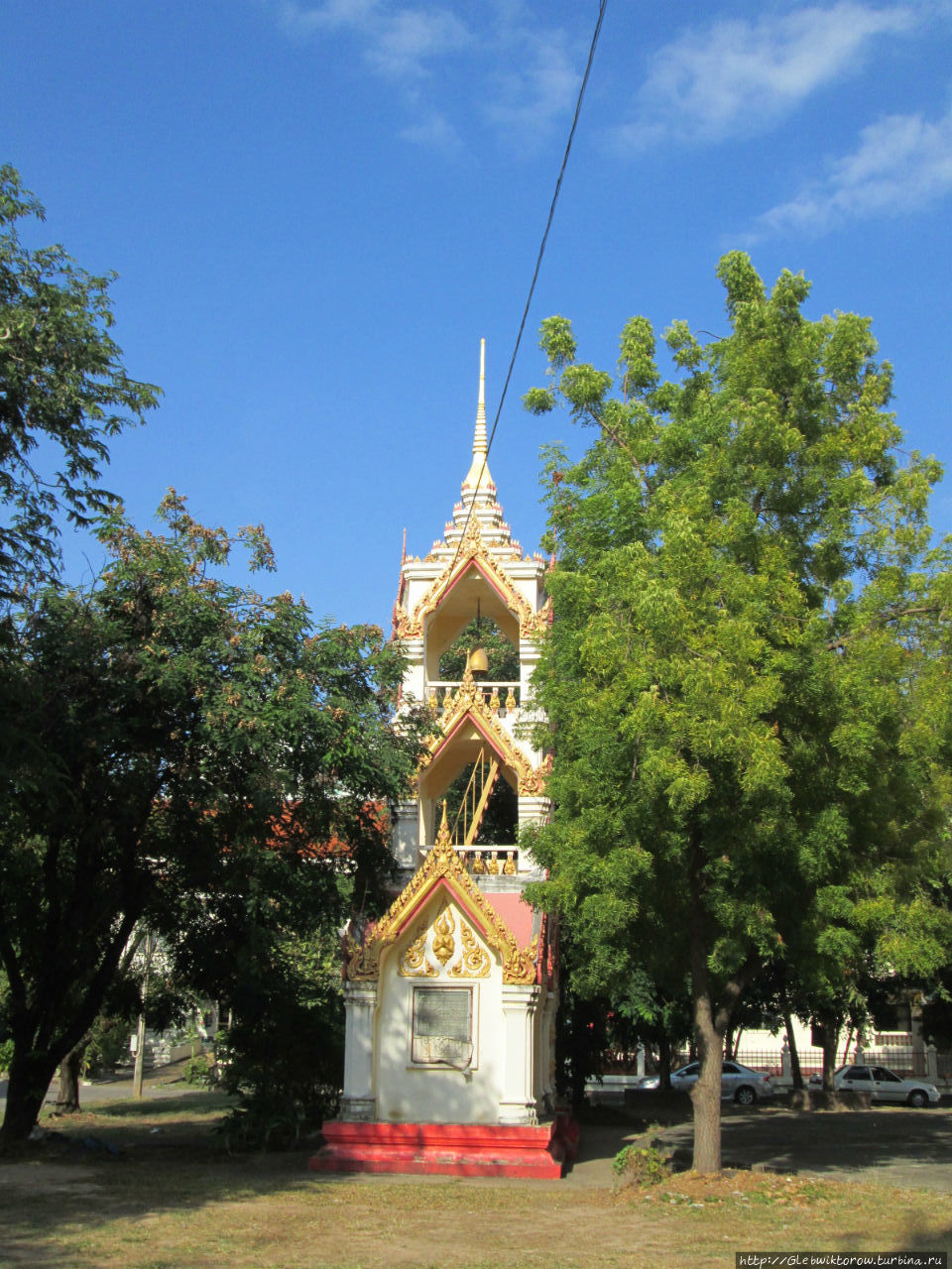 Прогулка в Ват Фотисомфон Удон-Тани, Таиланд