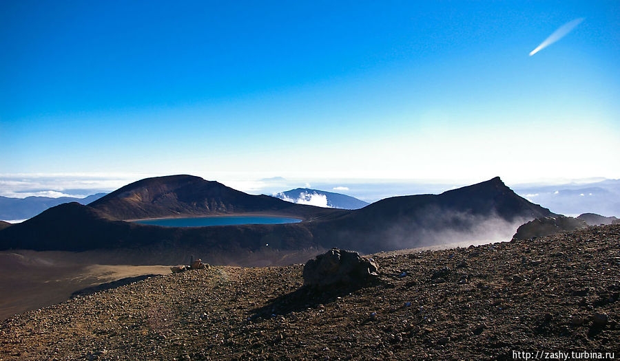 Тропа пересекает центральный кратер Тонгариро и взбирается на высоту 1886 метров Национальный парк Тонгариро, Новая Зеландия