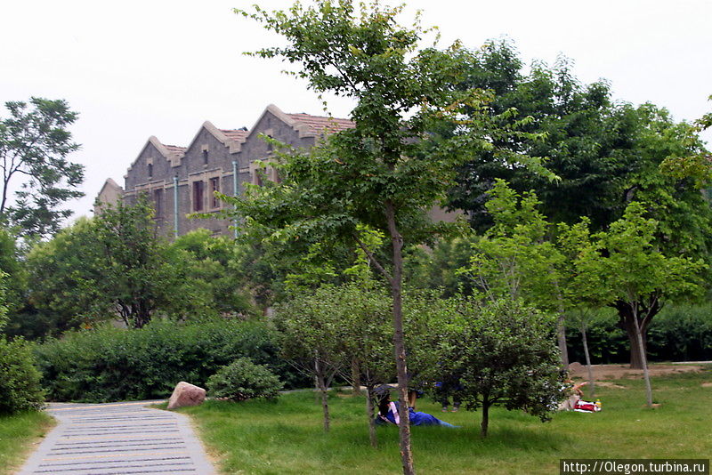 Вид на общаги Хэнаньского Университета Кайфэн, Китай