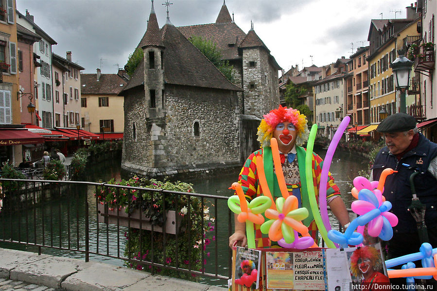 Там, где клоуны не сдохли, а зонты насквозь промокли Анси, Франция