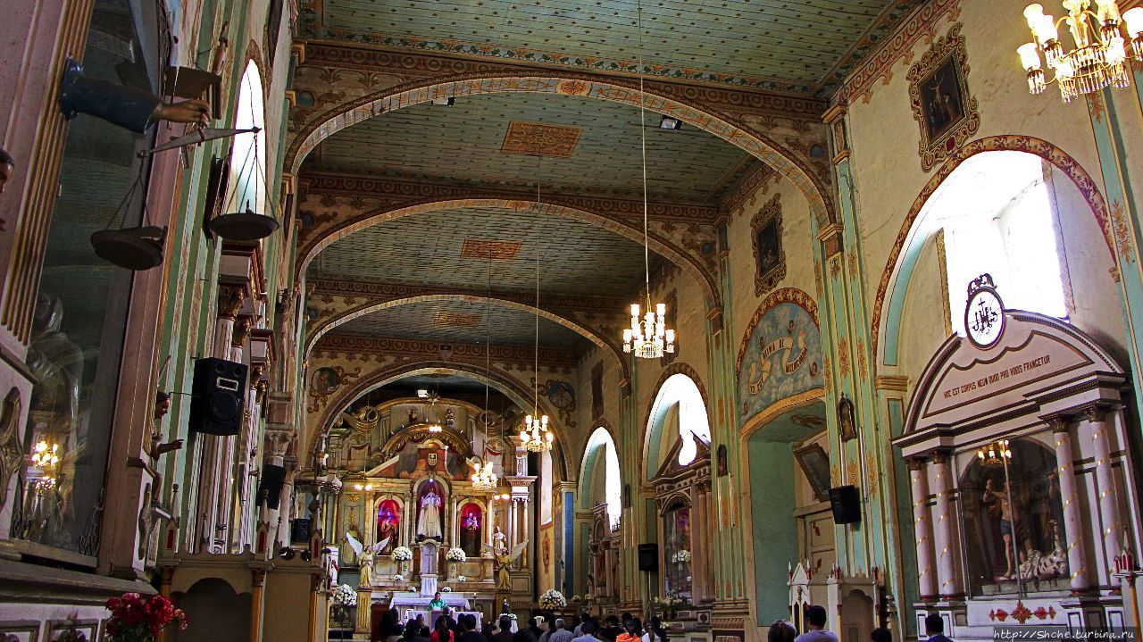 Храм Милосердия Санта-Ана-де-лос-Риос-де-Куэнка, Эквадор