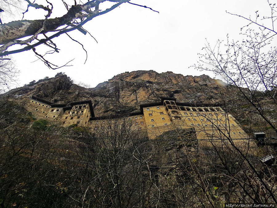 Монастырь Сумела Национальный парк Алтындере, Турция