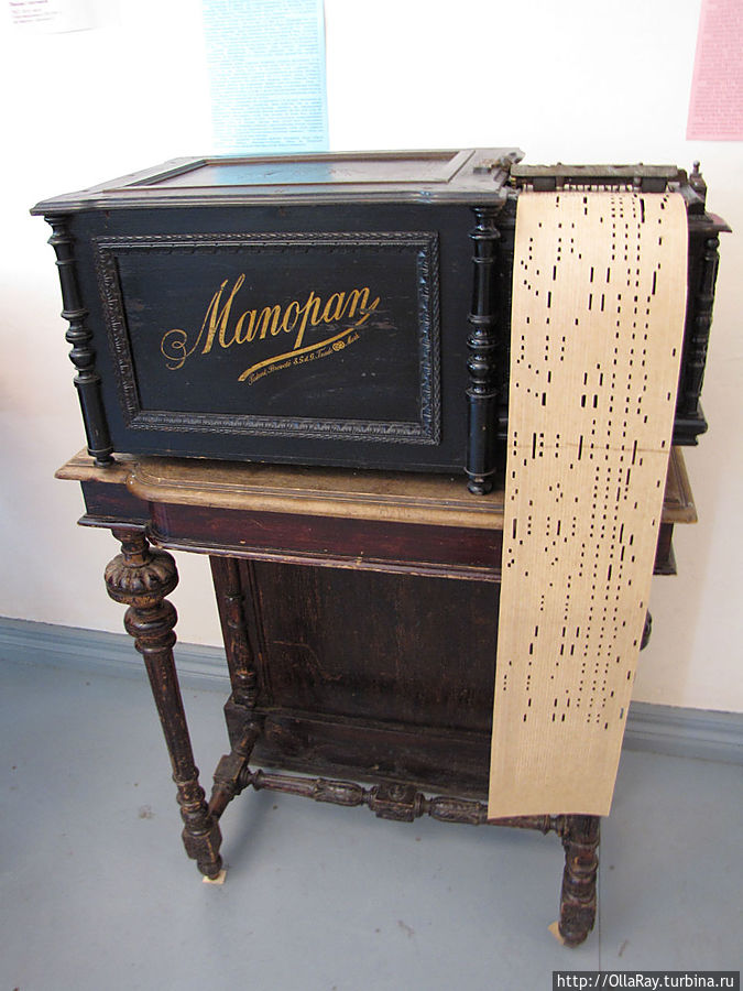 Всё так же играет шарманка... Экспозиция дома-музея графини Паниной. Всё так же играет шарманка... Экспозиция дома-музея графини Паниной.