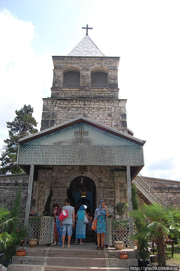 Храм святого Иоанна Златоуста Команы, Абхазия