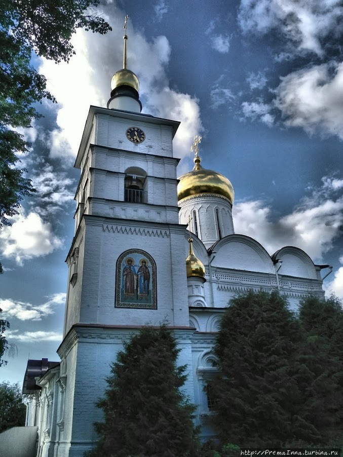 Основной храм с более близкого прицела Дмитров, Россия