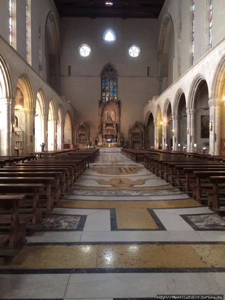 Монастырский комплекс Santa Chiara в Napoli Неаполь, Италия