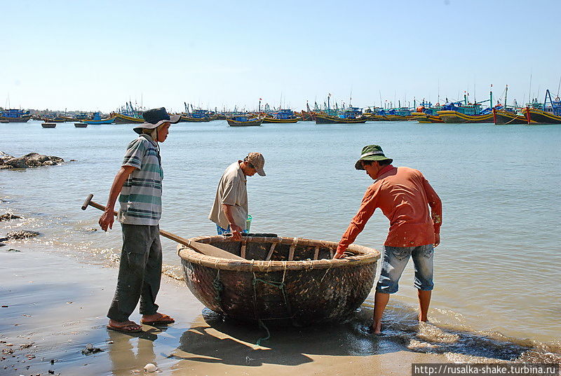 Лодки-корзины —  символ Вьетнама Муй-Не, Вьетнам
