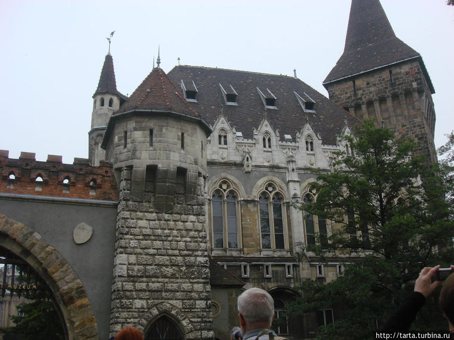 Замок, в котором никто никогда не жил Будапешт, Венгрия