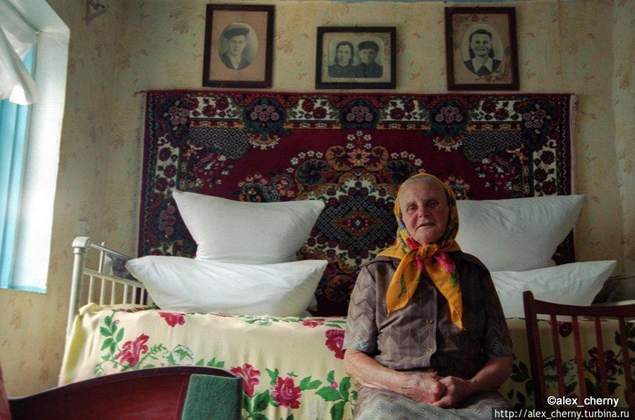бабуля пытается спеть на шведском Херсон, Украина