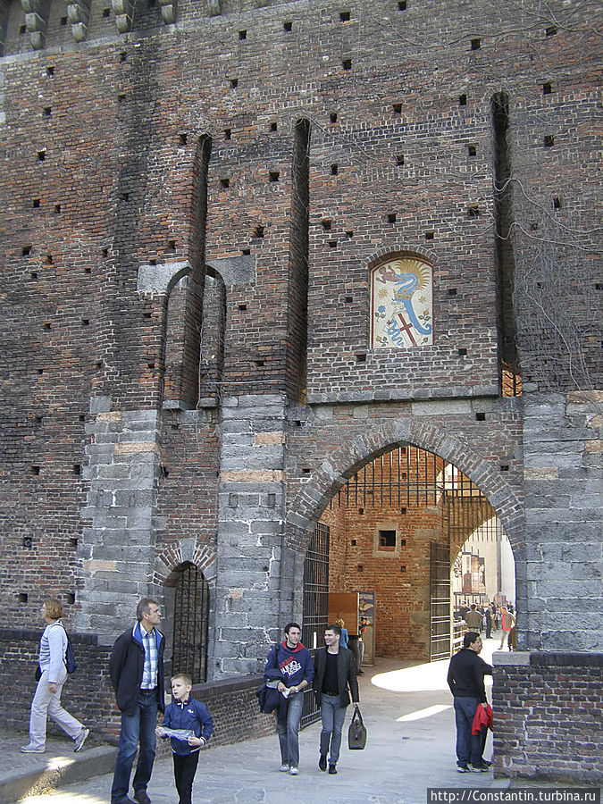 Северо-западные ворота, откуда открывается вид на парк Семпионе, Милан, Италия