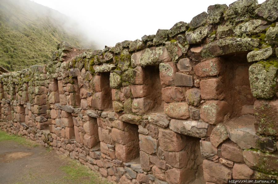 Хранилища в стенах, Писак Перу