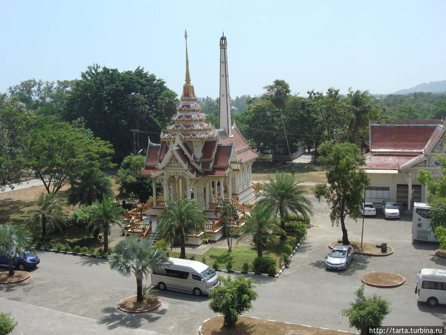 В храмовом комплексе Ват Чалонг — старейшем на Пхукете Пхукет, Таиланд