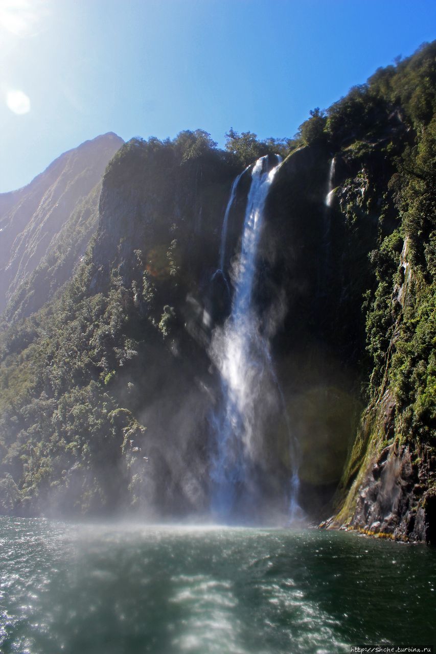 Водопад Стирлинг Фьорд Милфорд-Саунд, Новая Зеландия