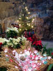 Рождественские украшения в церкви Темппелиаукио.