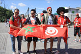 12. Флаги Марокко и Туниса объединены руками болельщиков. Сразу видно, что болельщики этих стран дружны, да и сами страны, судя по всему, тоже.