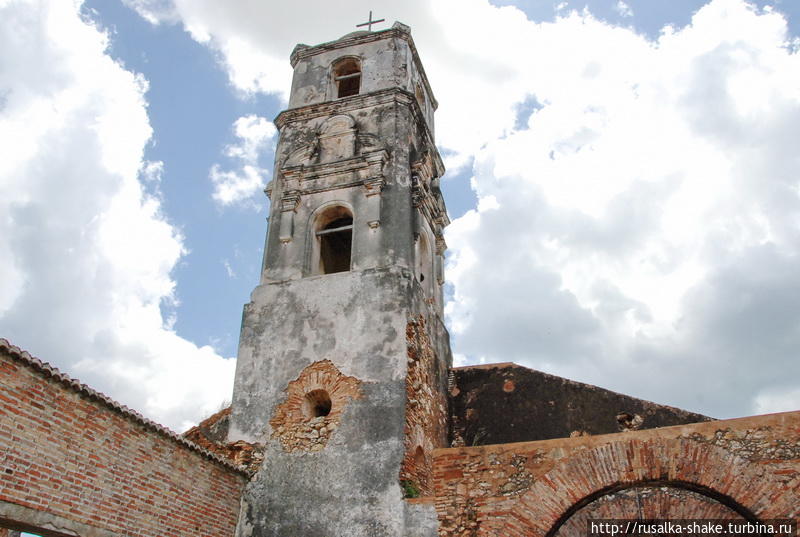 Школа Эдуардо Гарсиа и безымянная церковь Тринидад, Куба