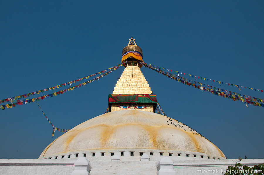 Еще раз встретимся взглядом с гипнотическими глазами Будды и отправимся в самое жуткое место Катманду. Катманду, Непал
