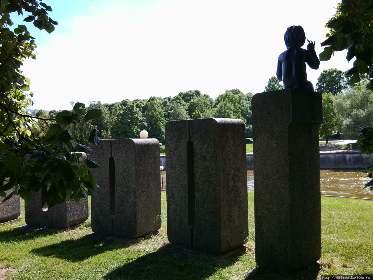 Памятник 100-тысячному жителю Тарту / The monument to the 100-th inhabitant of Tartu