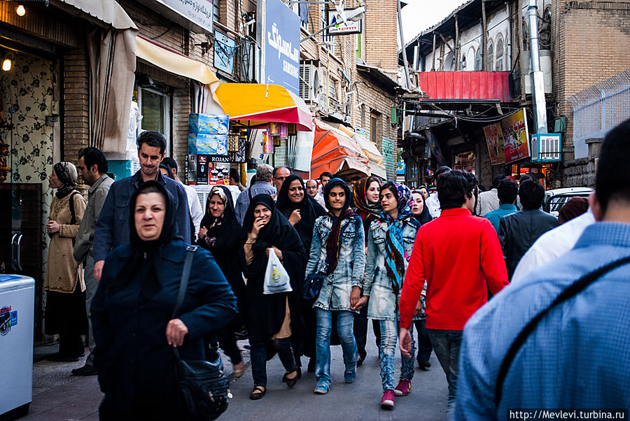 Типичная восточная улочка Хамадан, Иран