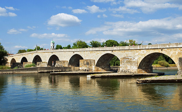 Каменный мост 12 века / Stone Bridge