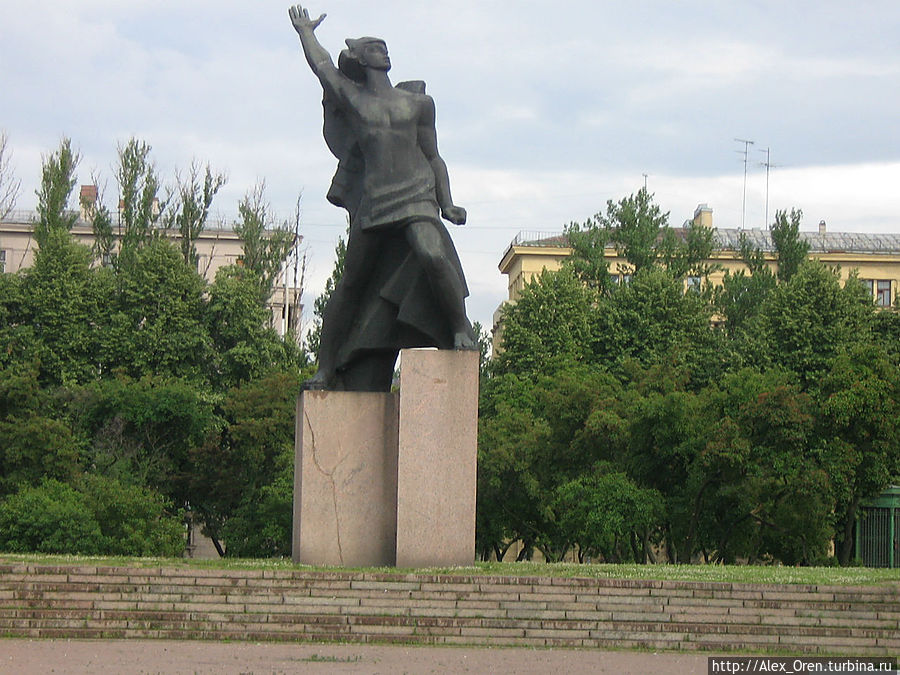 на Комсомольской пл. на Комсомольской пл.