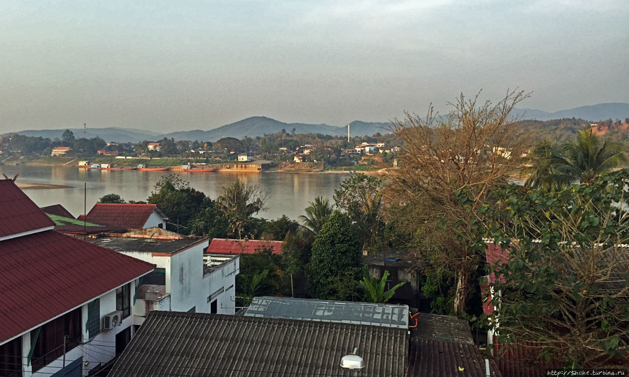 Хуэйсай — городок маленьких отелей, кафешек и прачечных Хуэйсай, Лаос