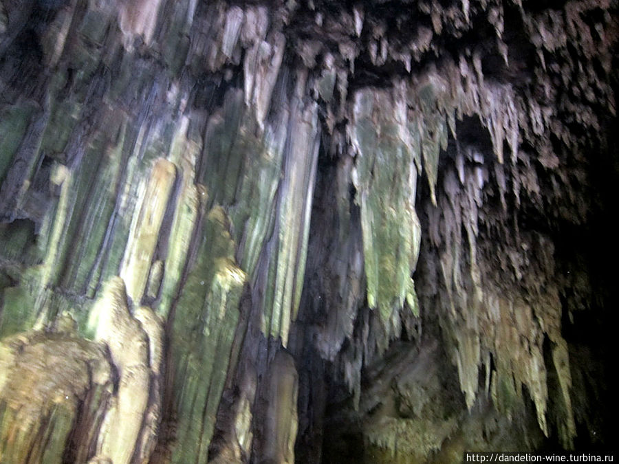 Пещера Нам Лод (Lodge cave, Nam Lod cave) Мае-Хонг-Сон, Таиланд