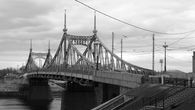Мосту уже более ста лет. Сооружен в 1897—1900 гг. чешским инженером Л. И. Машеком по проекту, составленному в 1895 году инженером-технологом В. Ф. Точиским.