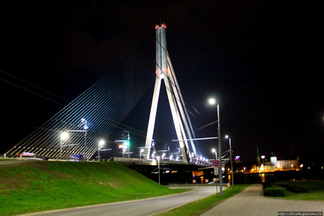 Вантовый мост через Даугаву Рига, Латвия
