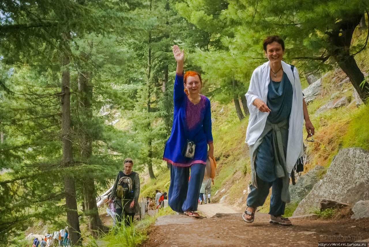 Восхождение к Храму Штат Химачал-Прадеш, Индия Восхождение к Храму Штат Химачал-Прадеш, Индия