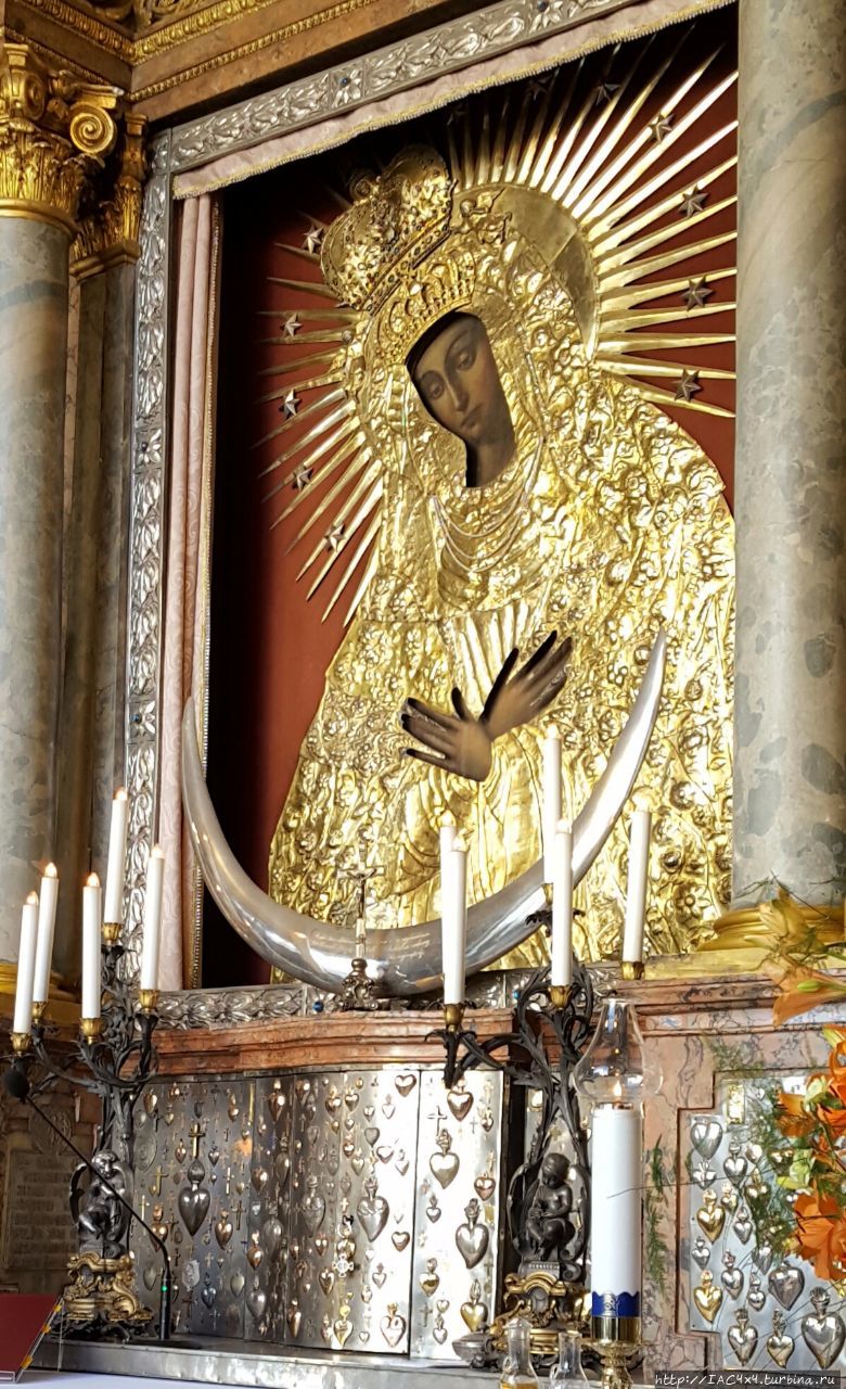 Часовня Девы Марии Остробрамской Вильнюс, Литва