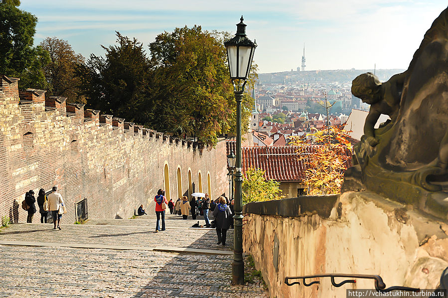 Замковый сход. Удивительной колоритности место. Замковый сход. Удивительной колоритности место.