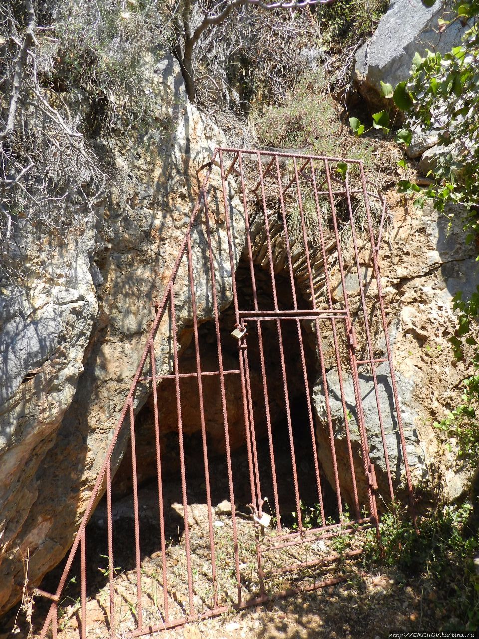 Пещера Святого Афанасия Автономное монашеское государство Святой Горы Афон, Греция