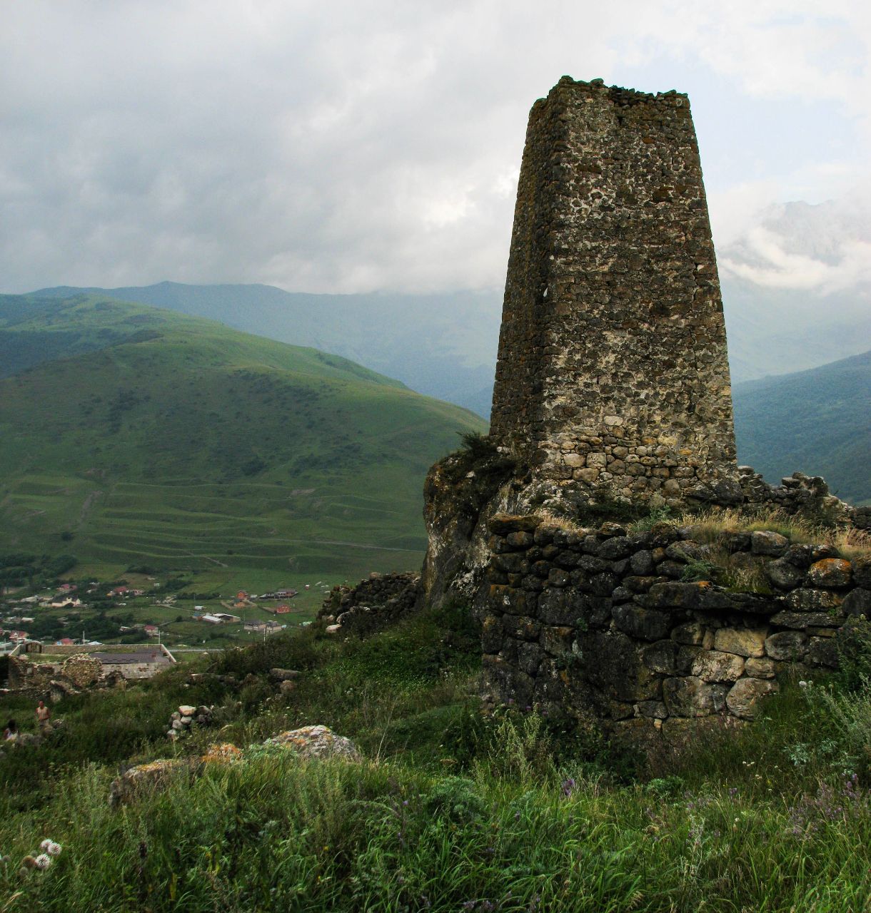 Башни и склепы древнего Цмити Цмити, Россия